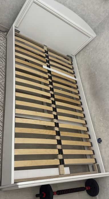 Кровать продам 1,5