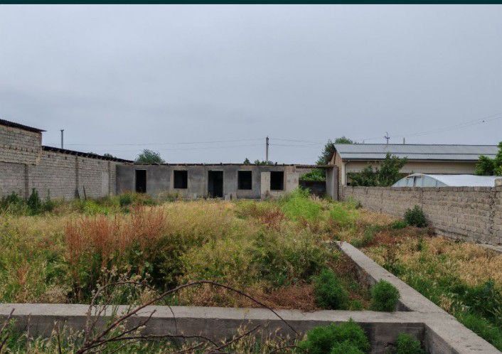 Сотилади! Зангиота туманида ховли жой 8 сотих йер сотилади.