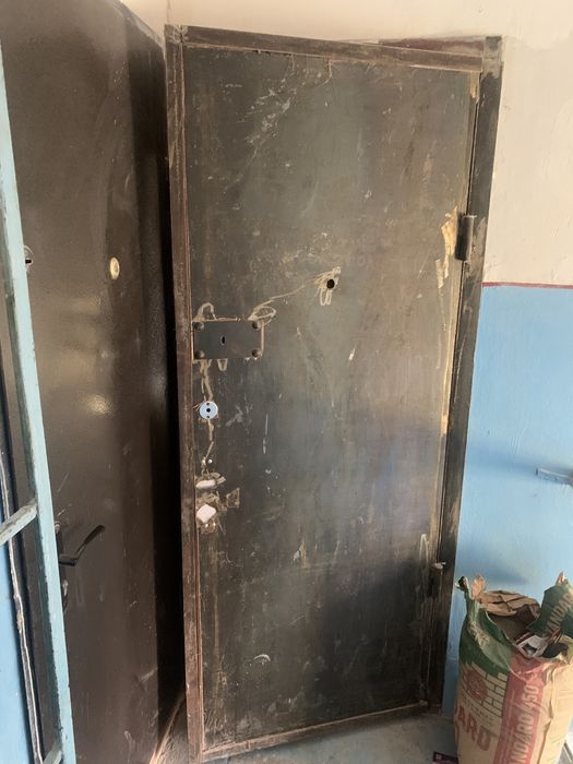 Продам входную дверь бу