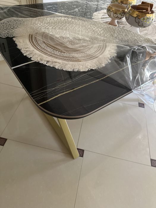 Продам стол для кухни размер 150/90