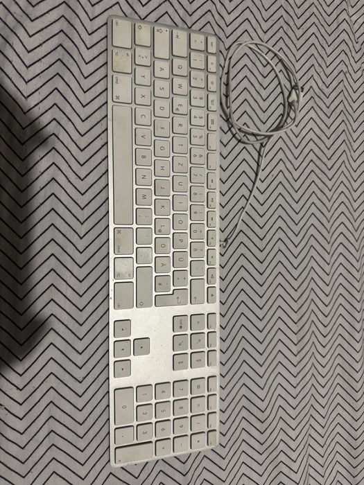 Tastatura Apple cu USB functionala, litere germane