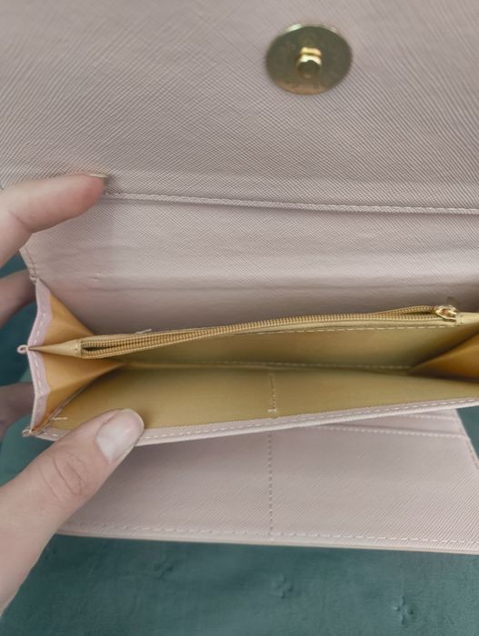 Две Дамски портмонета