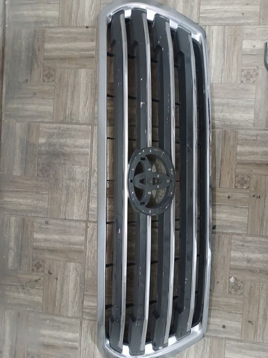 Решетка бампера тайота крузак 200