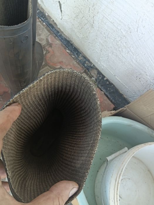 Продам резиновые   сапоги   40 размер