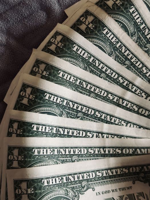 1 долларовые купюры США  оригинал