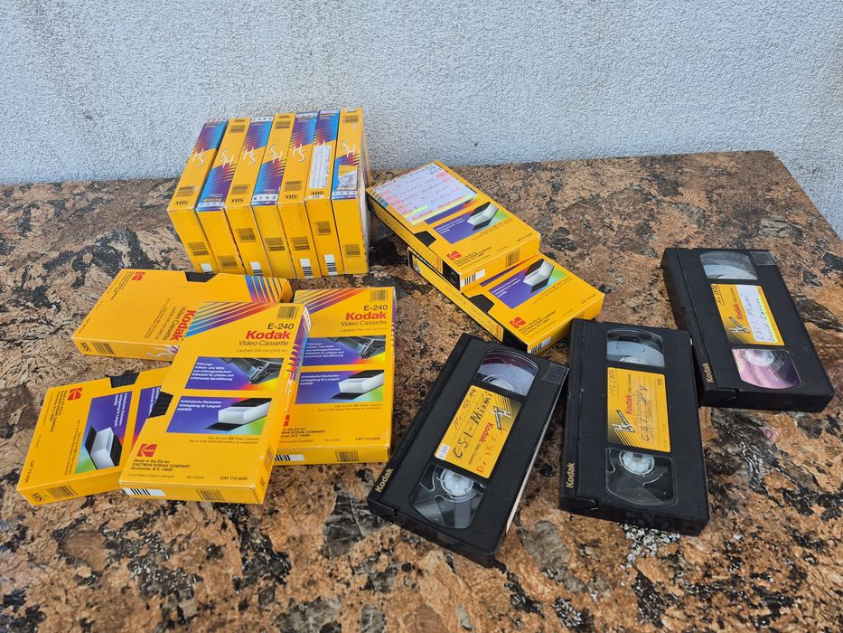 Vând 40 casete video Kodak  VHS ,240 minute originale colectie filme,Triler,