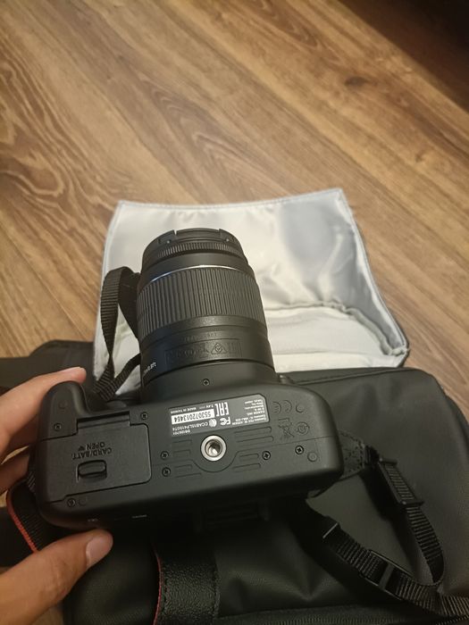 Aparat foto canon DSLR4000D