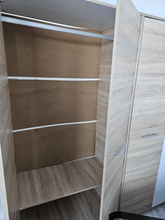 Vând dulap dormitor