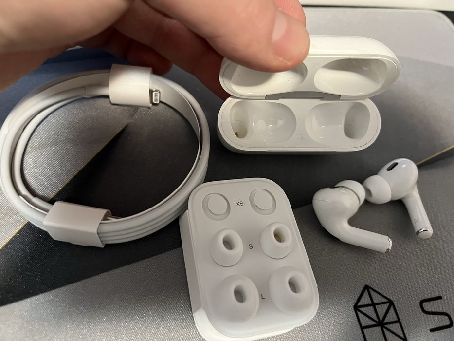 Casti Apple AirPods Pro 2, stare excelentă, originale