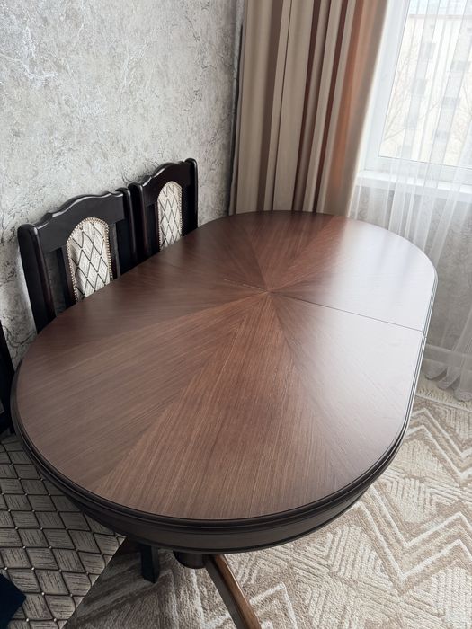 Продам дубовый стол, в идеальном состоянии