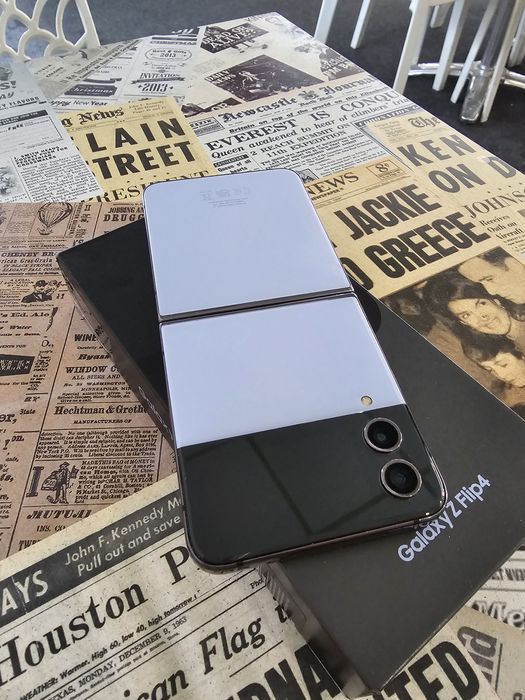 Samsung Z Flip 4 256GB/8GB