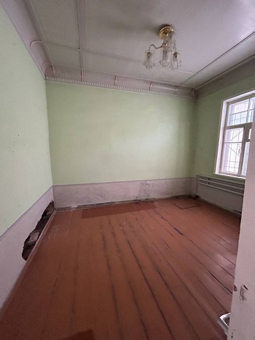 Hovli sotiladi. Uch tepa tumani