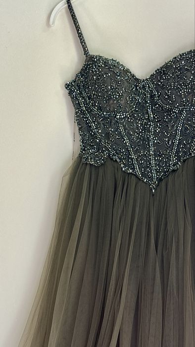 Официална рокля-подходяща за абитуриентски бал