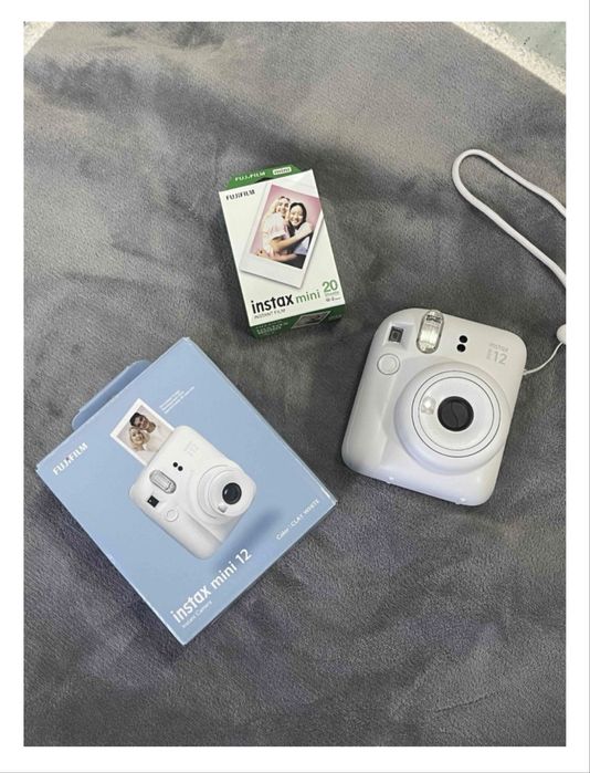 instax фотокамера