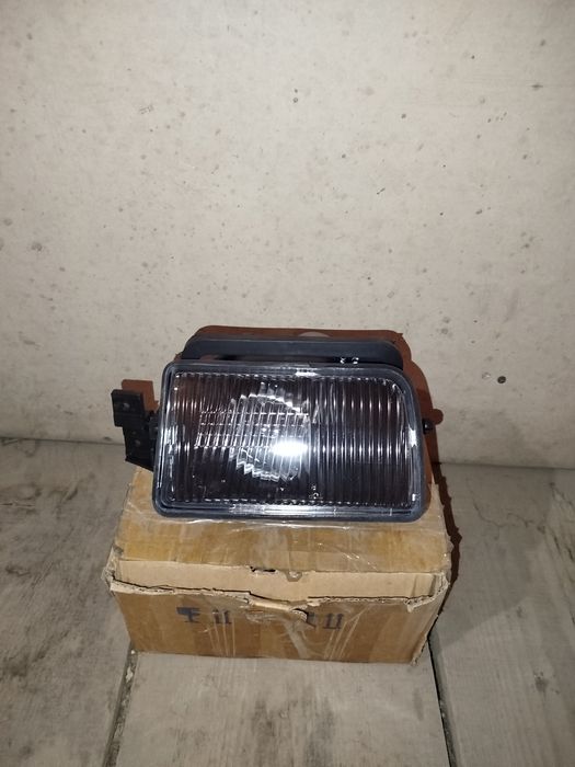 Е34 фара противотуманная правая