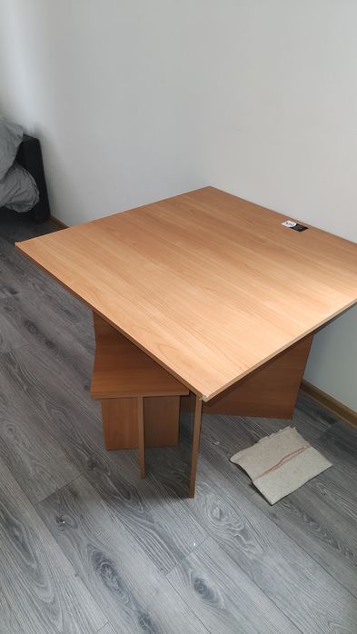 Стол четыре стула