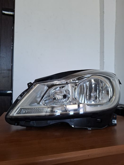 Faruri Mercedes clasa C W204