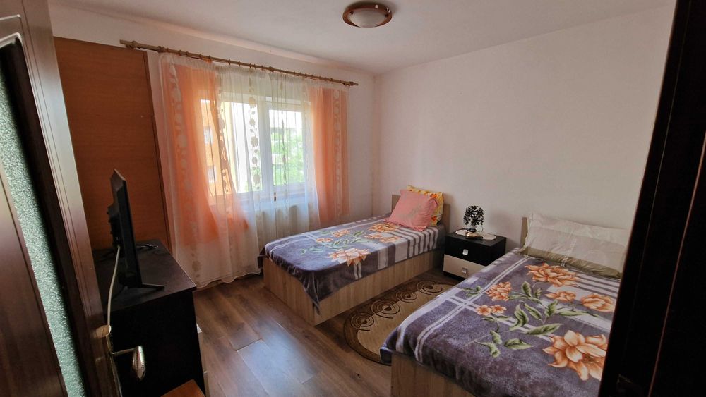 Apartament cu 3 camere decomandat Craiovita Noua 72 metri patrati, la 5 minute de Promenada Mall, zona Big Nou