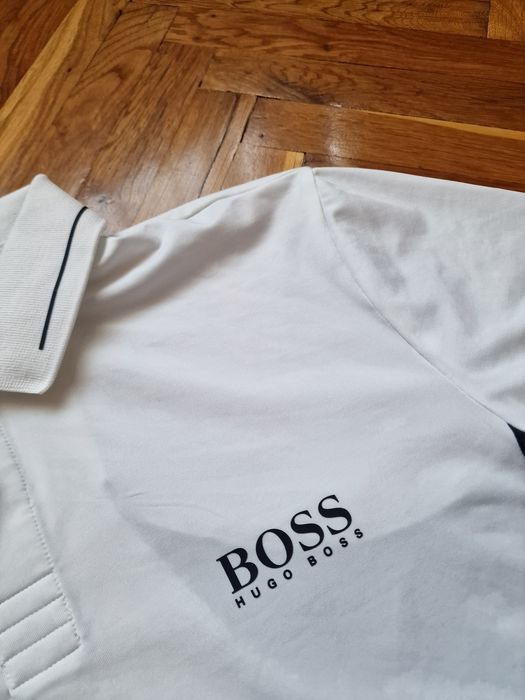 Страхотна мъжка тениска HUGO BOSS размер M