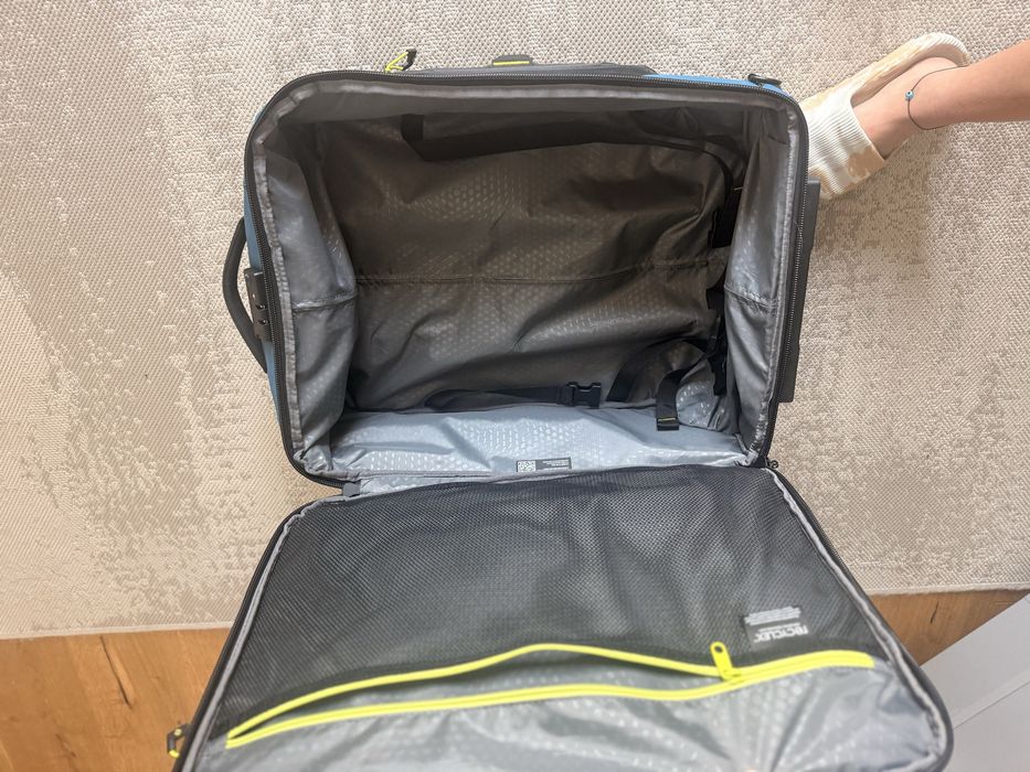 Samsonite Ecodiver Duffle 55cm in dark teal blue with lime accents.