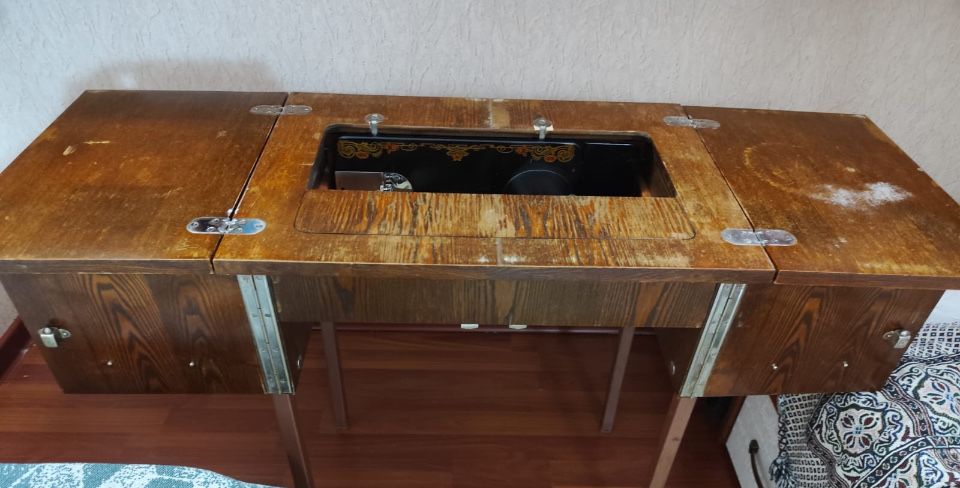 Продам 2 швейные машины.