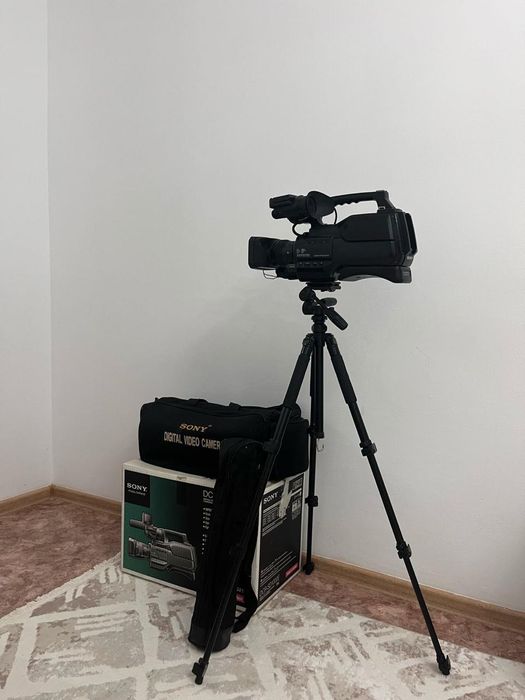 Продам видео камеру Sony