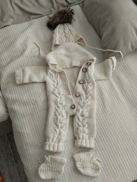 Детский шерстяной костюм .