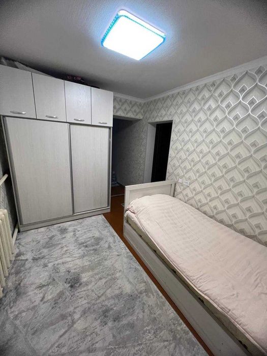 Boyovut shaxarchasida hovlili uy sotiladi !