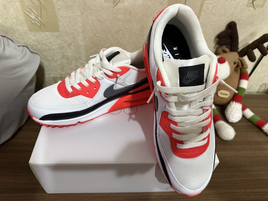 Кроссовки nike с офиуиального сайта новые