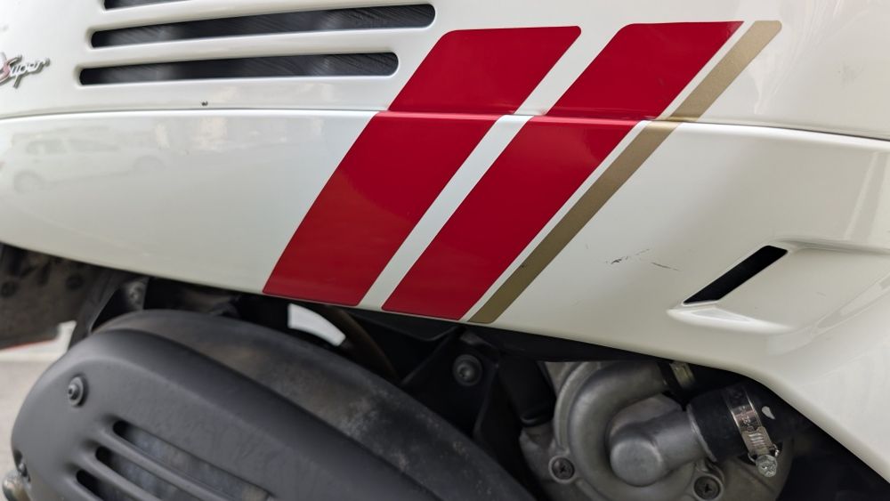 Vespa GTS 300 Racing Sixties