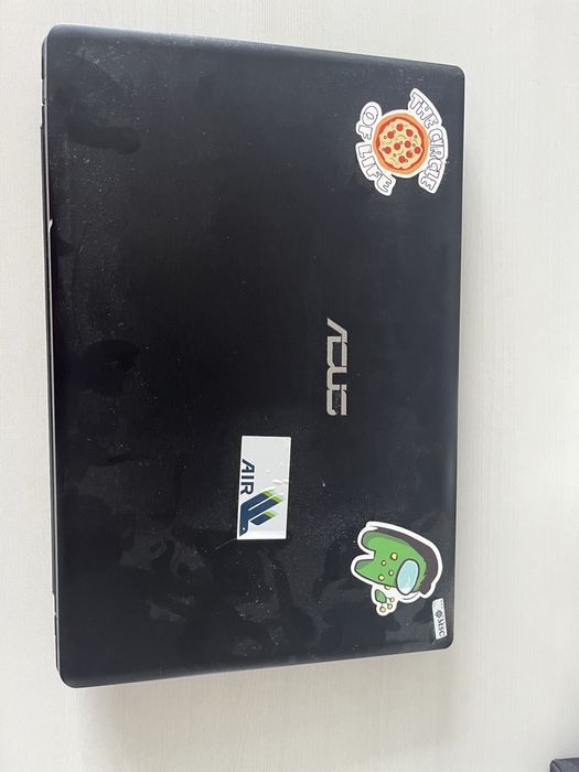 Ноутбук asus с наклейками