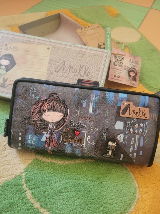 Сандали на марката Келвин Клайн