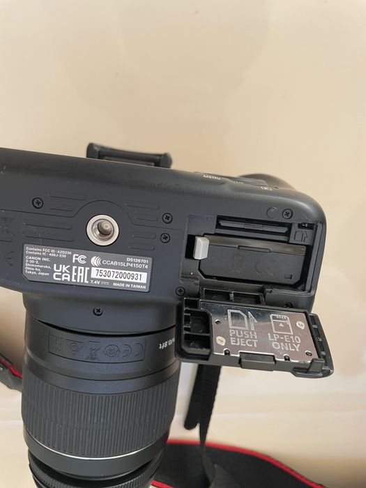 CANON EOS 4000D + Пълна комплектна чанта