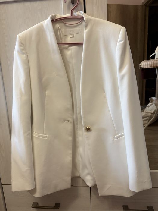 Бяло сако на Zara