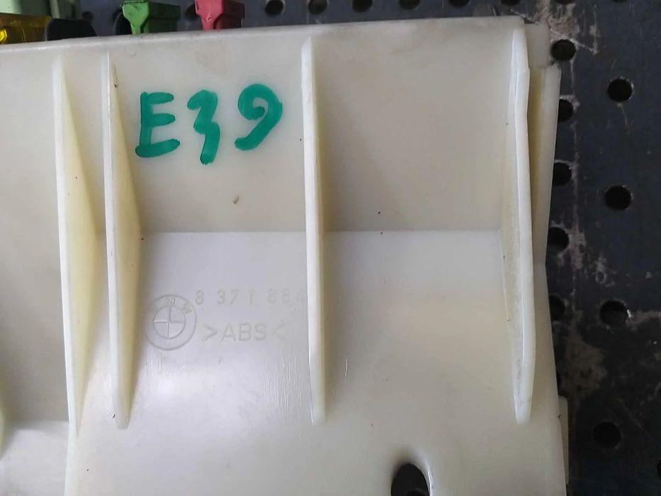 Panou sigurante relee bmw seria 5 e39 8371884