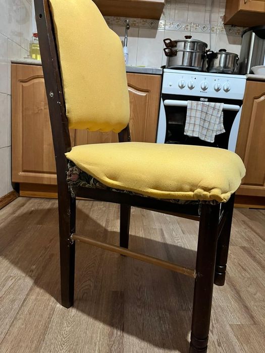 Стулья пять штук.