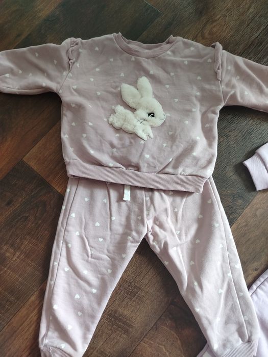 2 костюма новые на девочку