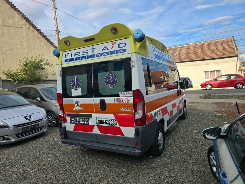 Ambulanța Peugeot Boxer 2,2 Diesel An 2016 / Echipată Complet - import Italia