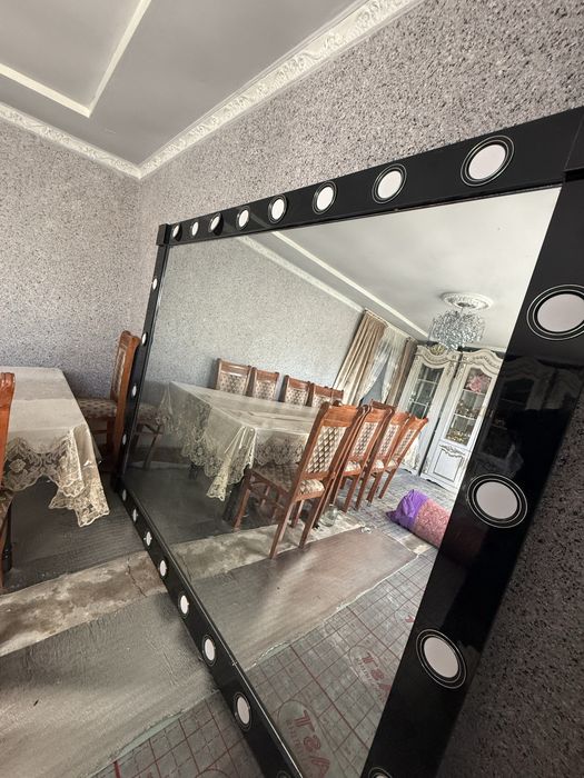 sotiladi oyna 2 metruv 20 sm boyi 180  akreldan qilingan  sveti 3 xil