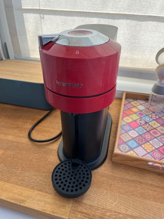 Кафемашина Nespresso Vertuo Next Red