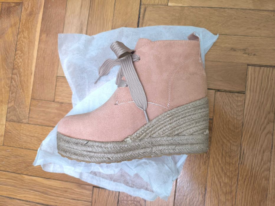 Обувки с танк ток