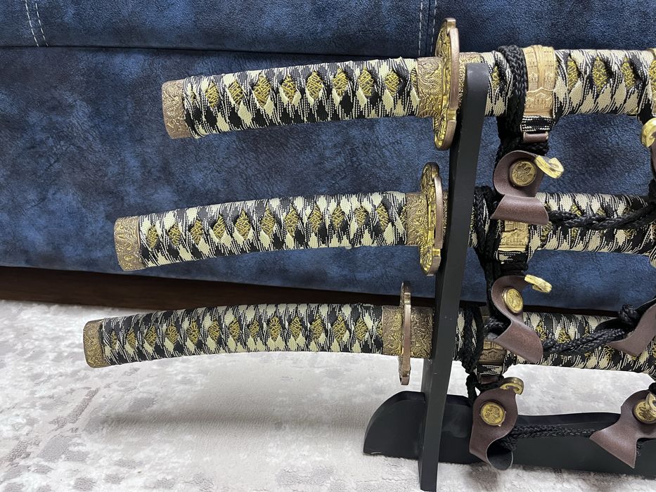 Продам подарочный набор японских мечей продам мечи