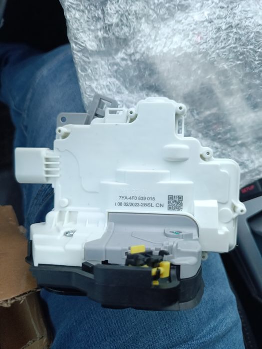 Задна лява браяа Ауди а6 4ф нова