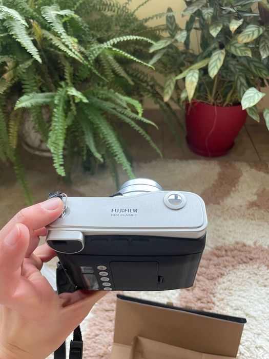 Fuji Instax Mini90 Neo Classic фотоапарат за моментни снимки