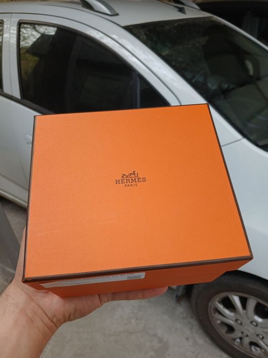 Hermes brendidan idishlarni karobkalari bor sotiladi !