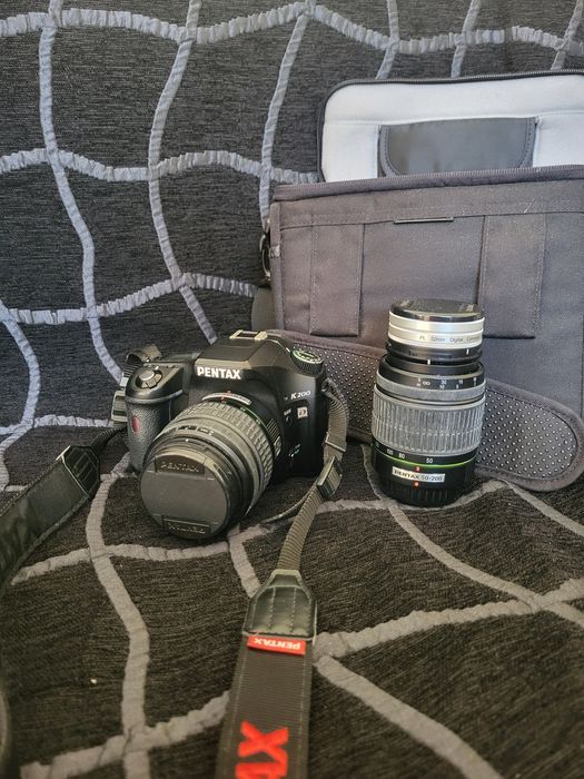 Продавам Pentax k200 + обектив