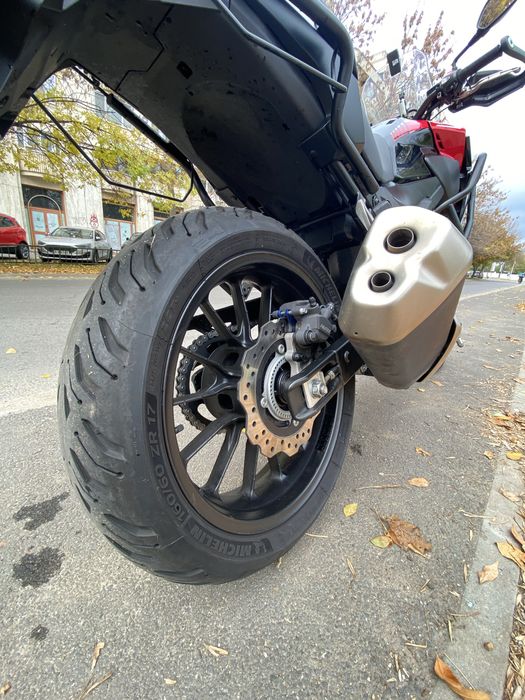 Vand Honda CB 500 X 2022 in garantie, al doilea proprietar