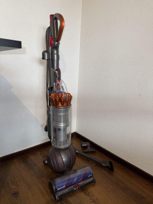 Aspirator fara sac vertical Dyson Ball DC40