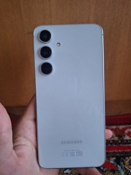 Samsung S24 FE 128GB - Kafolatli, qutisi bilan, holati a'lo