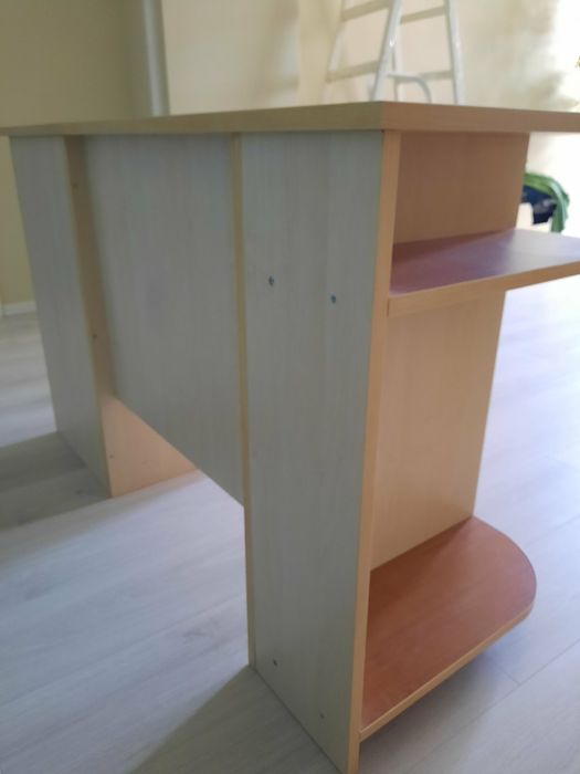 Функционално масивно бюро без забележки